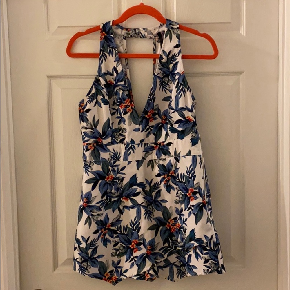 Floral romper in excellent condition